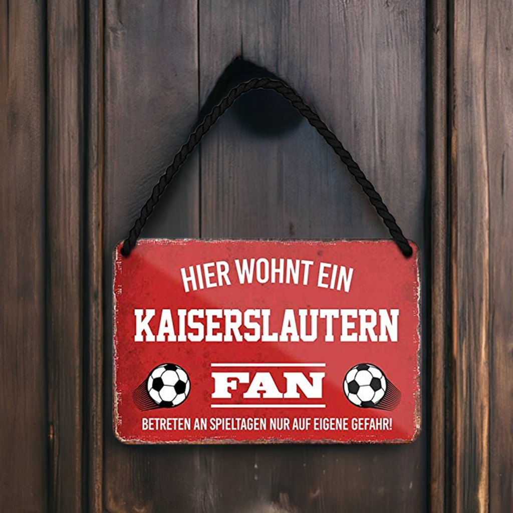 Hier wohnt ein Kaiserslautern Fan - Blechschild mit Kordel