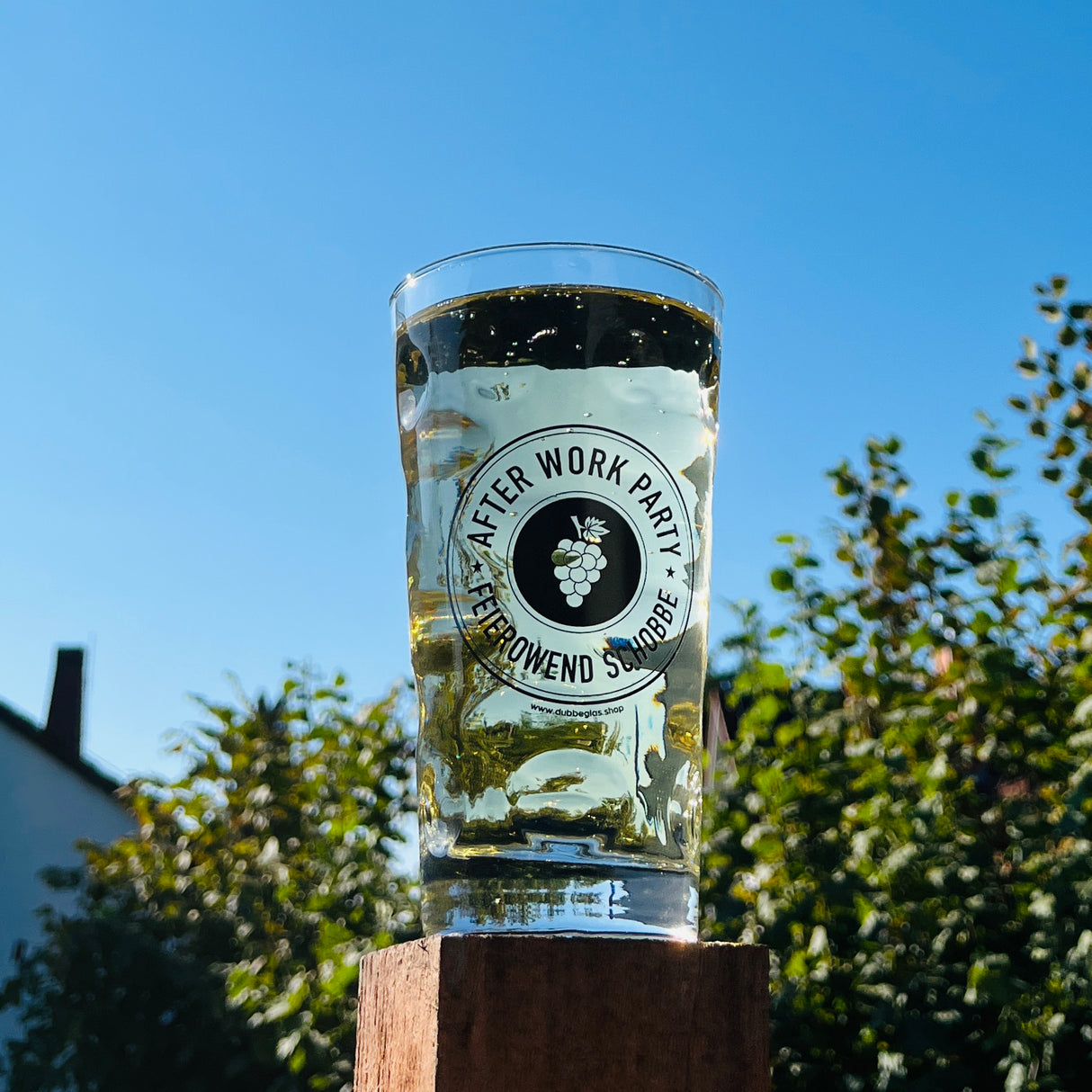 Feierowend Schobbe mit Rieslingschorle im Dubbeglas