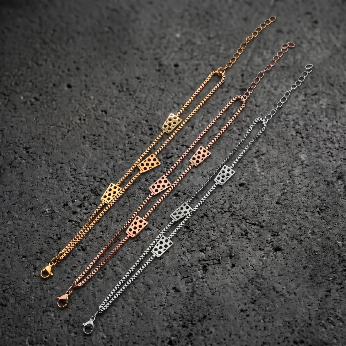 Die Dubbeglas Armbbänder aus Edelstahl gibt es in 3 verschiedenen Farben