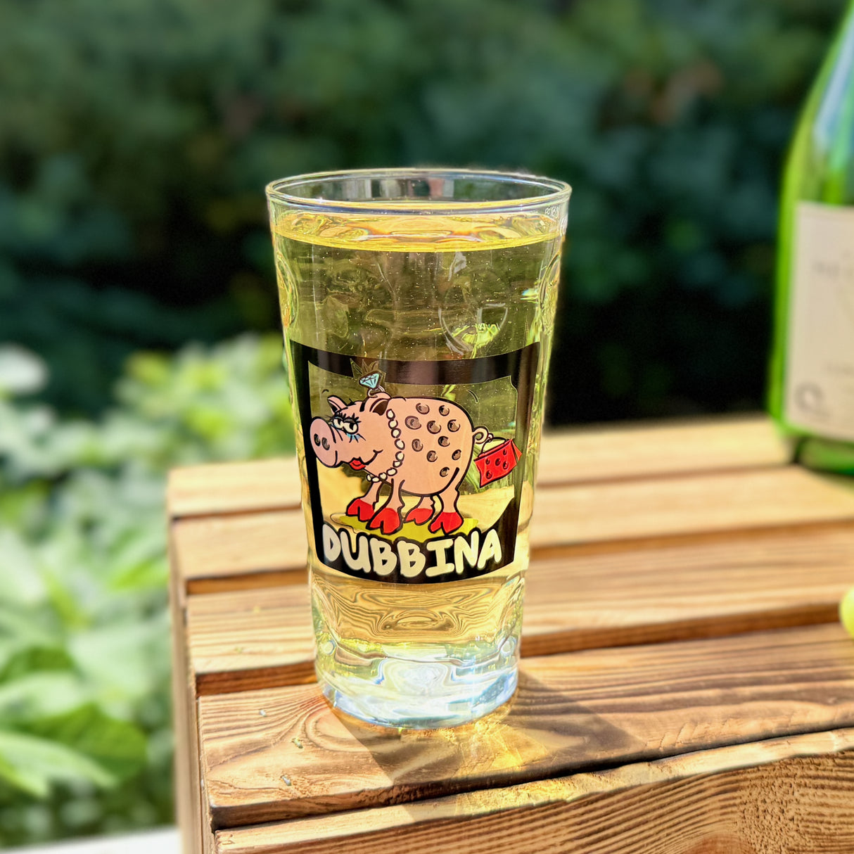 Dubbina Dubbeglas 0,5 Liter mit Pfälzer Schorle im Garten