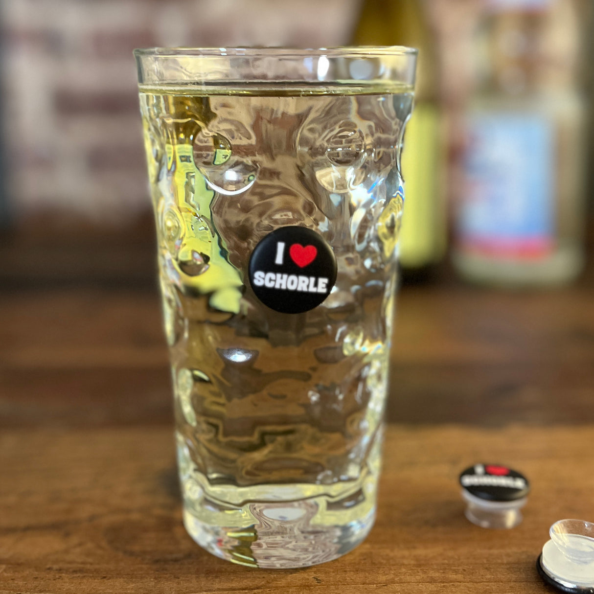 I love Schorle Button - mit Saugnapf Ø 25 mm (schwarz), Dubbeglas & Pfalz Shop