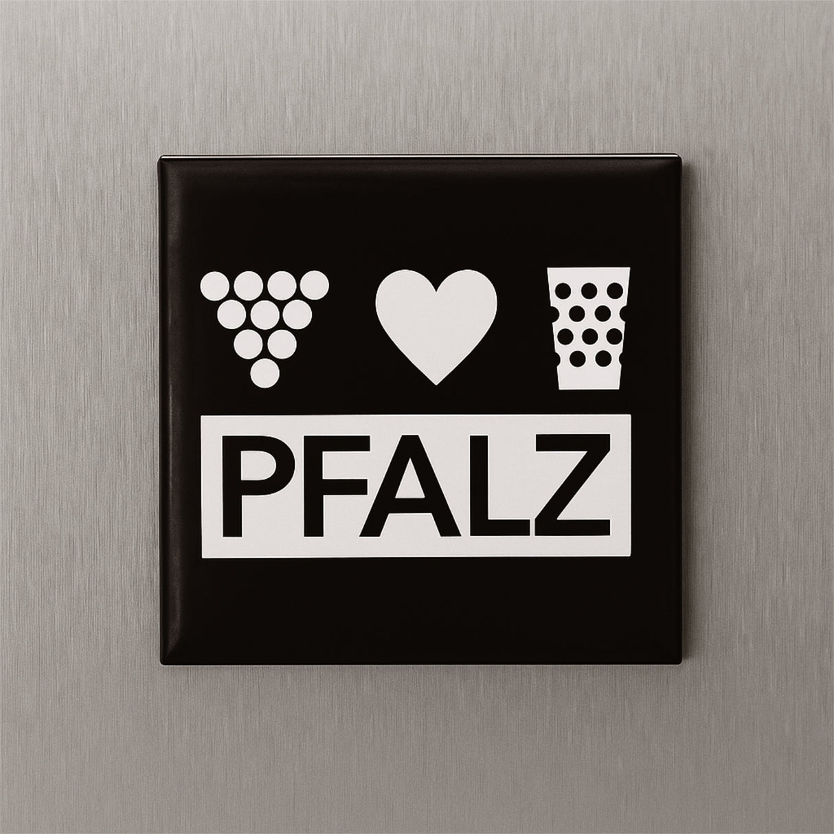 Pfalz Kühlschrankmagnet mit Weintrauben, Herz & Dubbeglas (Schwarz)