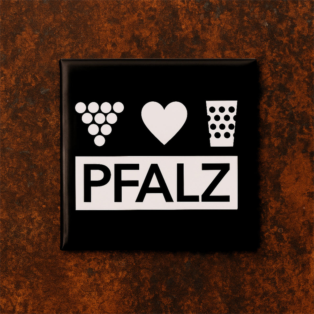 Pfalz Magnet (Schwarz) an einer rostigen Wand