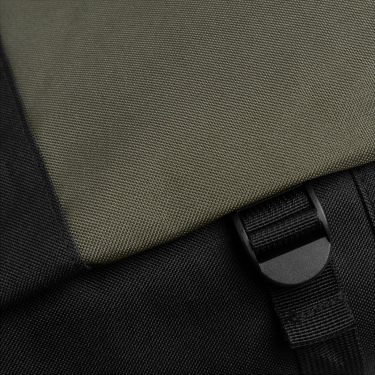 Pfalz Rolltop Rucksack, Olive/Schwarz - Detail