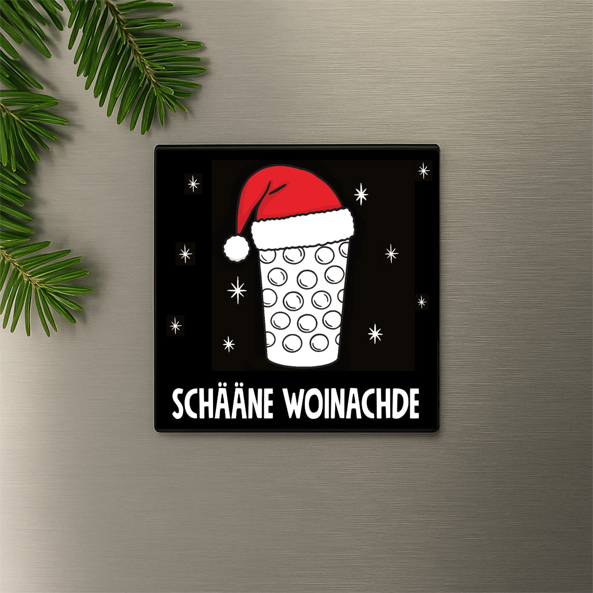 Schääne Woinachde & Dubbeglas Magnet, schwarz - Pfälzischer Weihnachtsmagnet an einem Kühlschrank