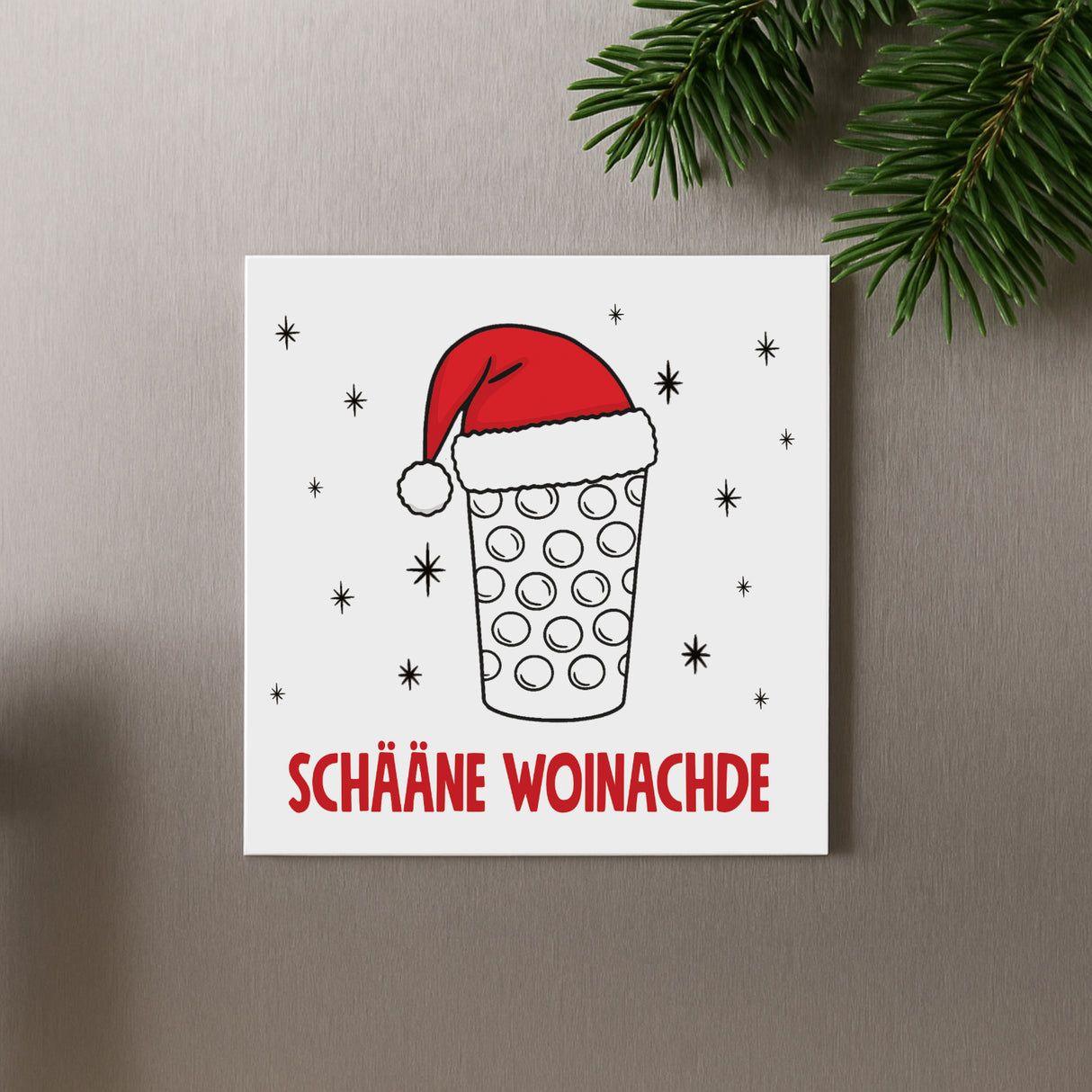 Schääne Woinachde & Dubbeglas Magnet, weiß - Pfälzer Weihnachtsmagnet an einem Kühlschrank