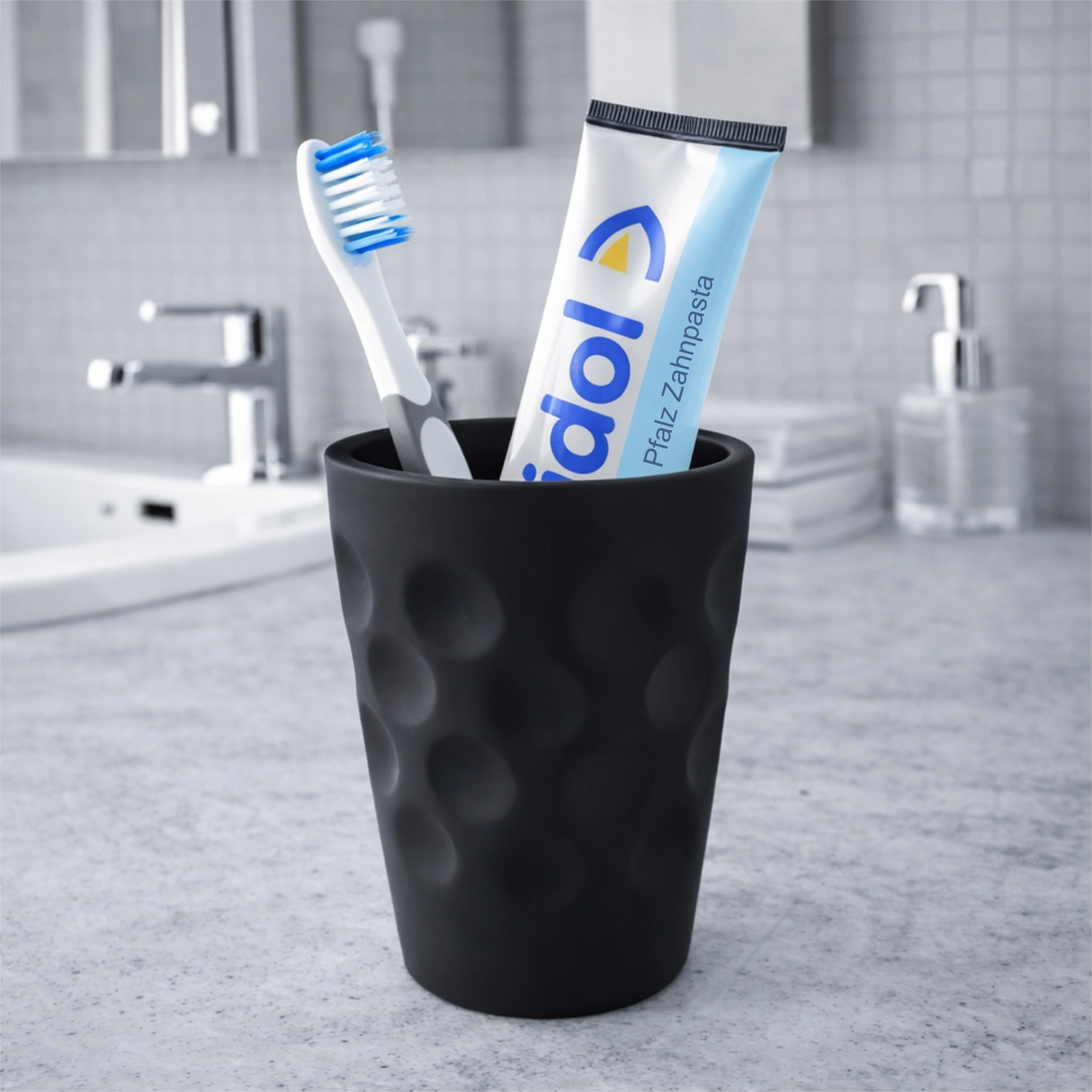 Schwarzer Keramik Dubbebecher als Zahnputzbecher