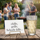 Chille, Grille, Schorle kille... Postkarte auf einer Grillparty, mit Dubbeglas und Rieslingschorle