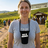 Der Dubbeglashalter ist auch bei einer Pfälzer Weinwanderung oder Schorlewanderung praktisch.