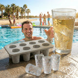 Dubbeglas Silikonform mit Dubbe Eiswürfeln für eine kalte Rieslingschorle am Pool