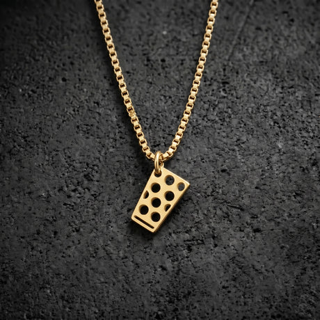 Modern interpretiert – Kette mit Dubbeglas-Anhänger in Gold
