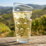 Dubbeglas 0,5 L mit Knick und einer Rieslingschorle