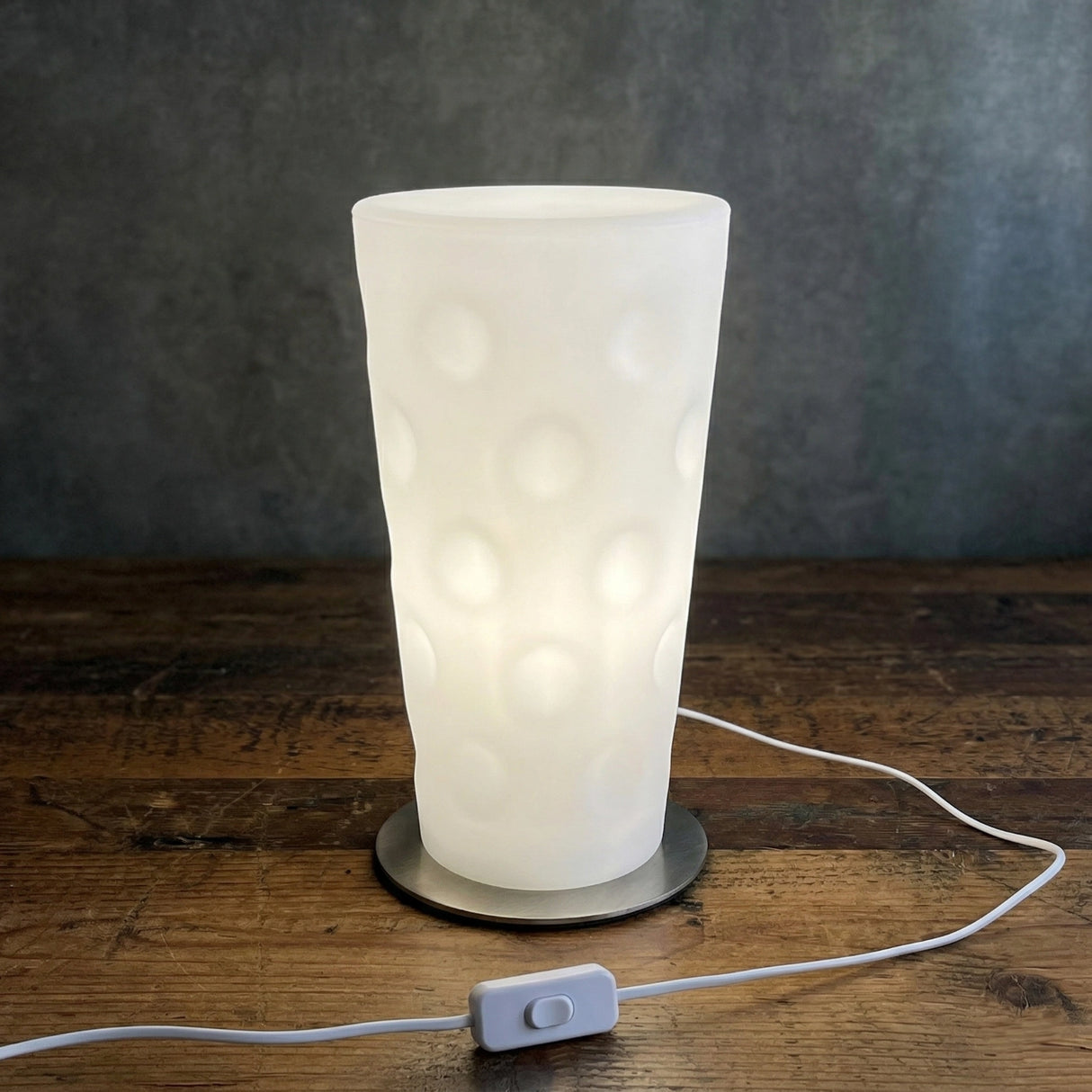 Die Dubbeglas Lampe ist dimmbar