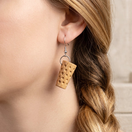 Einzigartige Dubbeglas Ohrringe aus Eiche für Deinen Look
