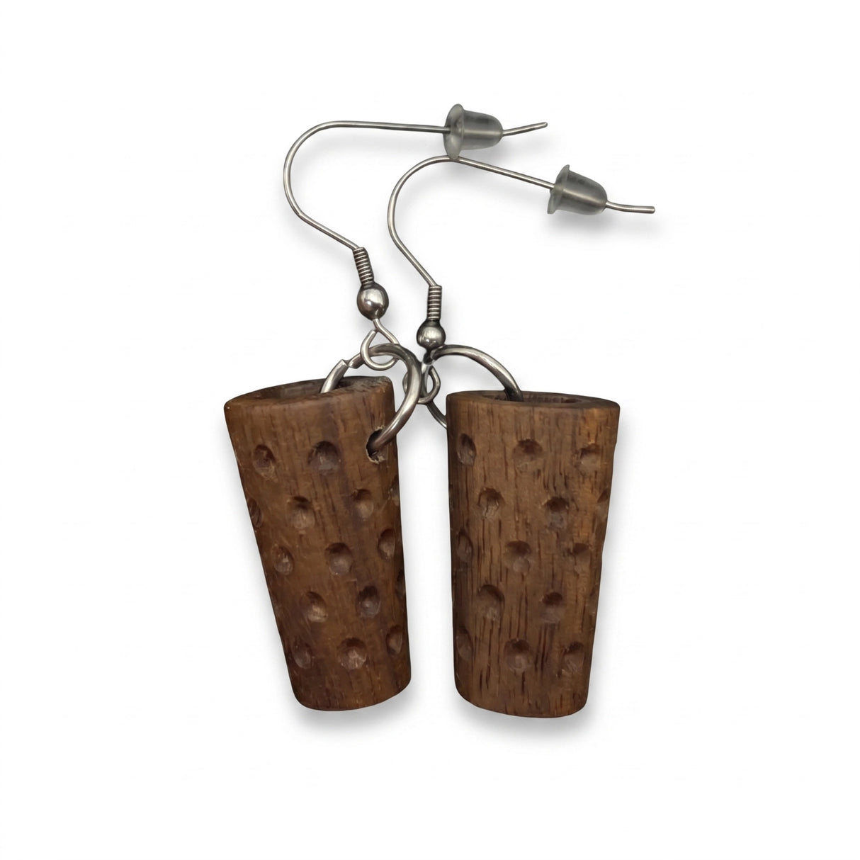 Tradition trifft Design – Dubbeglas Ohrringe aus Nußbaum