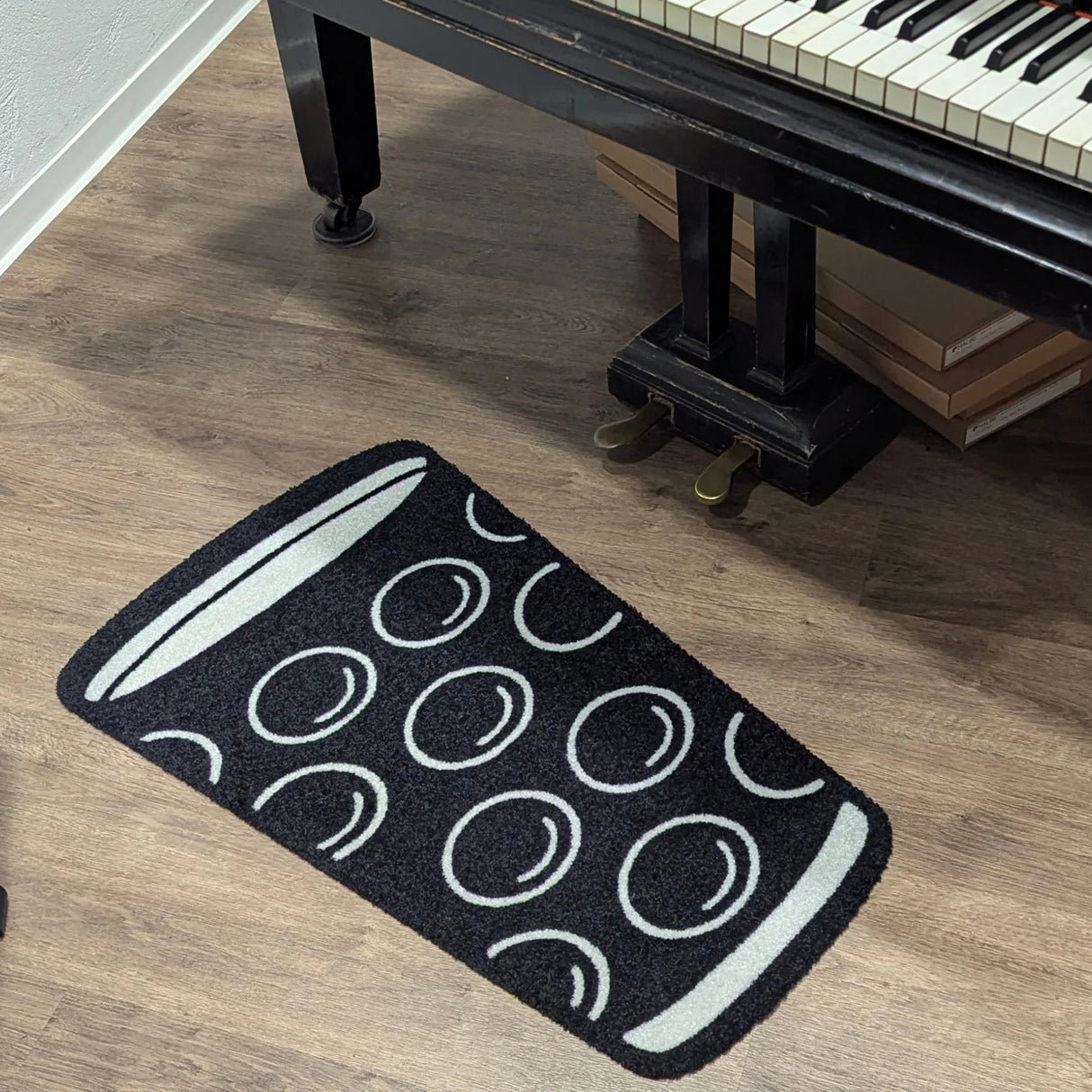 Schsarzer Dubbeglas Teppich - 50x80 cm, auf dem Boden