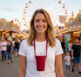 Der rote Schorleglashalter macht Deinen Wurstmarkt und Pfälzer Weinfeste Besuch deutlich entspannter