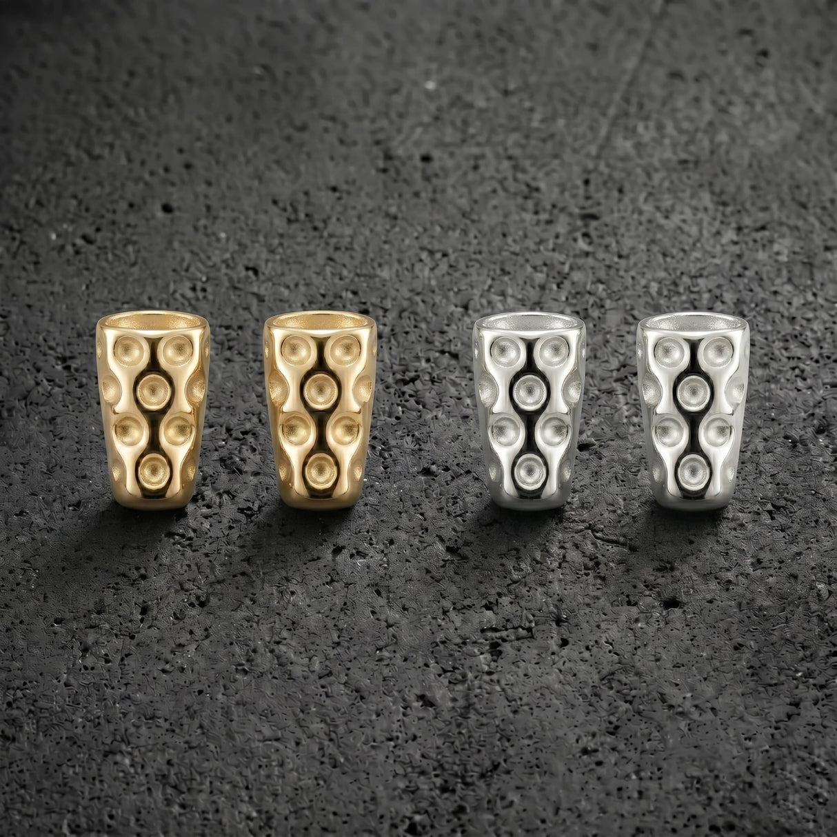 Die Mini Dubbeglas Ohrstecker (8 mm) gibt es in Gold un Silber