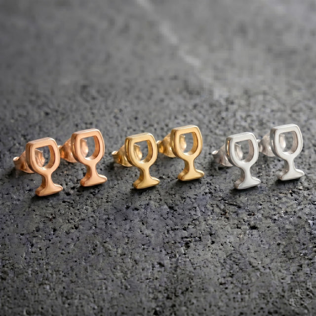 Die Mini Weinglas Ohrstecker gibt es in 3 verschiedenen Farben