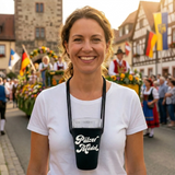 Der Dubbeglashalter ist perfekt für Deinen nächsten Besuch auf einem Pfälzer Weinfest oder dem Winzerfestumzug in Neustadt an der Weinstraße.
