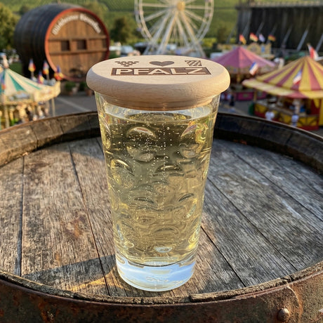 Der Dubbeglas Deckel hält Deine Schorle auf dem Wurstmarkt in Bad Dürkheim sauber und geschützt