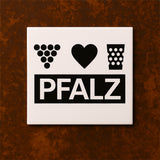 Pfalz Magnet  (Weiß) an einer rostigen Wand