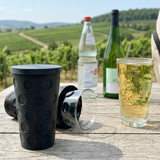 Die Dubbebox ist ideal um unterwegs eine Pfälzer Schorle aus einem Dubbeglas zu trinken.