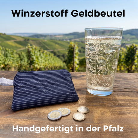 Der Geldbeutel aus Winzerstoff wird in der Pfalz von Hand angefertigt